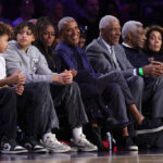 Barrack Obama, Michelle Obama și Julius Erving, prezenți la NBA All-Star Game / Getty Images