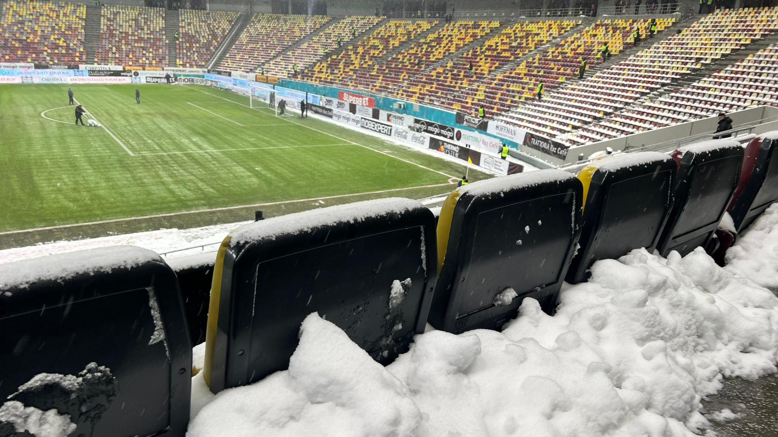 Gazonul de pe Arena Naţională, înainte de Rapid - Dinamo / Antena Sport