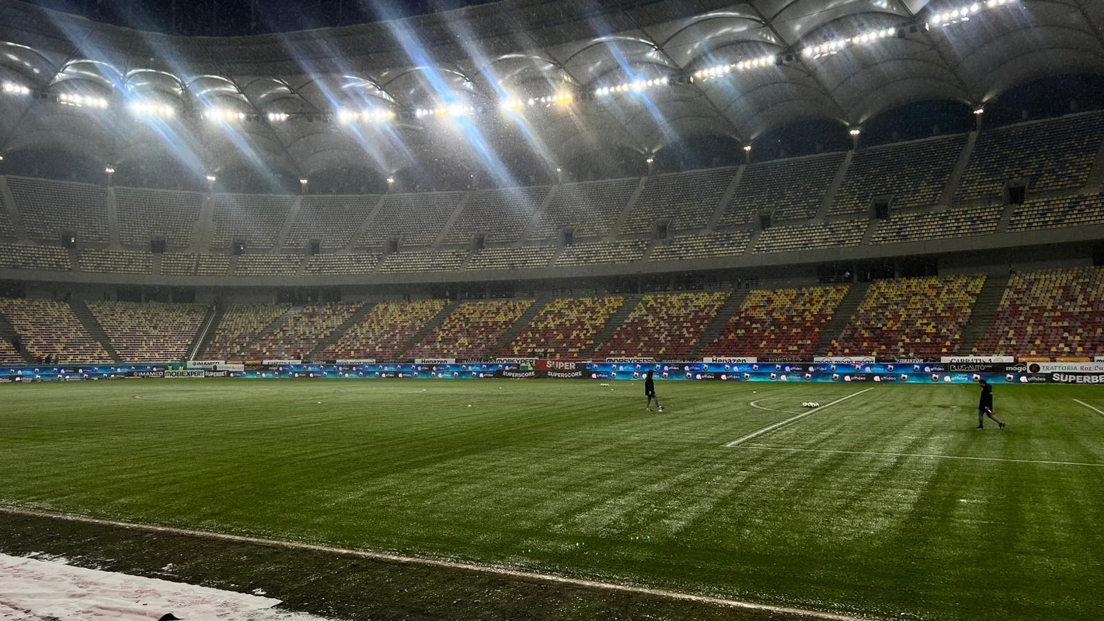 Gazonul de pe Arena Naţională, înainte de Rapid - Dinamo / Antena Sport