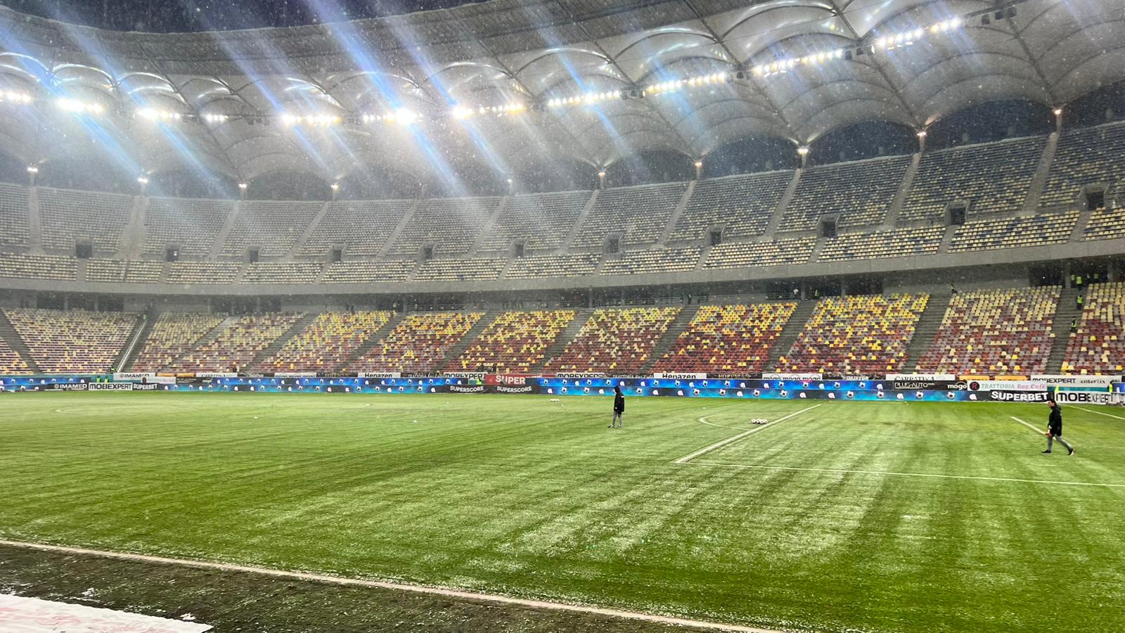 Gazonul de pe Arena Naţională, înainte de Rapid - Dinamo / Antena Sport