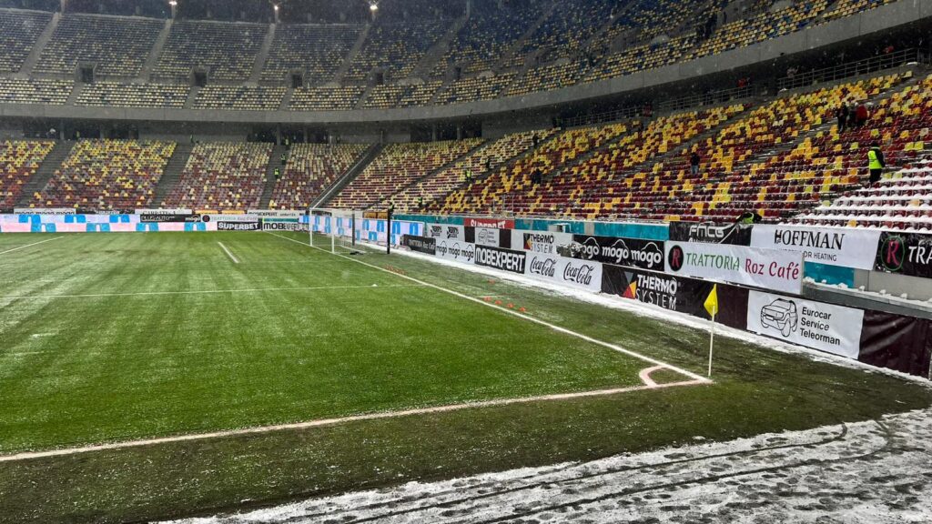 Gazonul de pe Arena Naţională, înainte de Rapid - Dinamo / Antena Sport