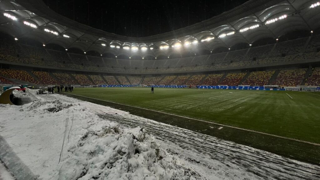 Gazonul de pe Arena Naţională, înainte de Rapid - Dinamo / Antena Sport