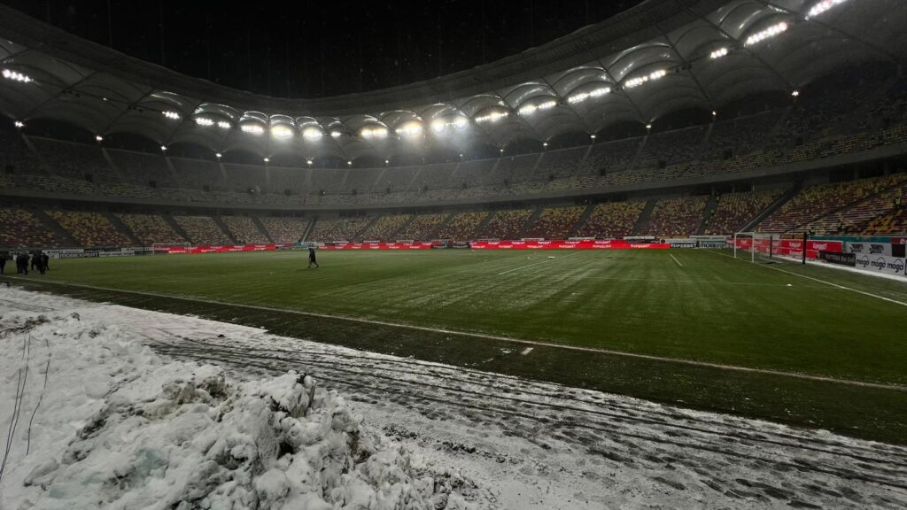 Gazonul de pe Arena Naţională, înainte de Rapid - Dinamo / Antena Sport