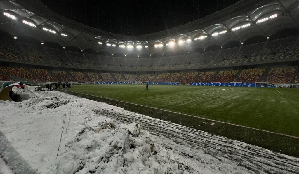 Gazonul de pe Arena Naţională, înainte de Rapid - Dinamo / Antena Sport