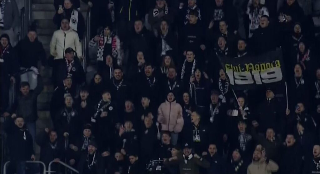 „Nebunie” pe Cluj Arena după calificarea lui U în play-off! Jucătorii lui Bergodi au sărbătorit cu fanii