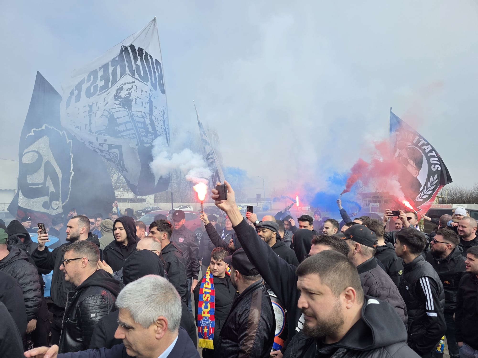 Mirel Rădoi, discurs în faţa fanilor FCSB. Primire emoţionantă cu torţe şi cântece la baza FCSB