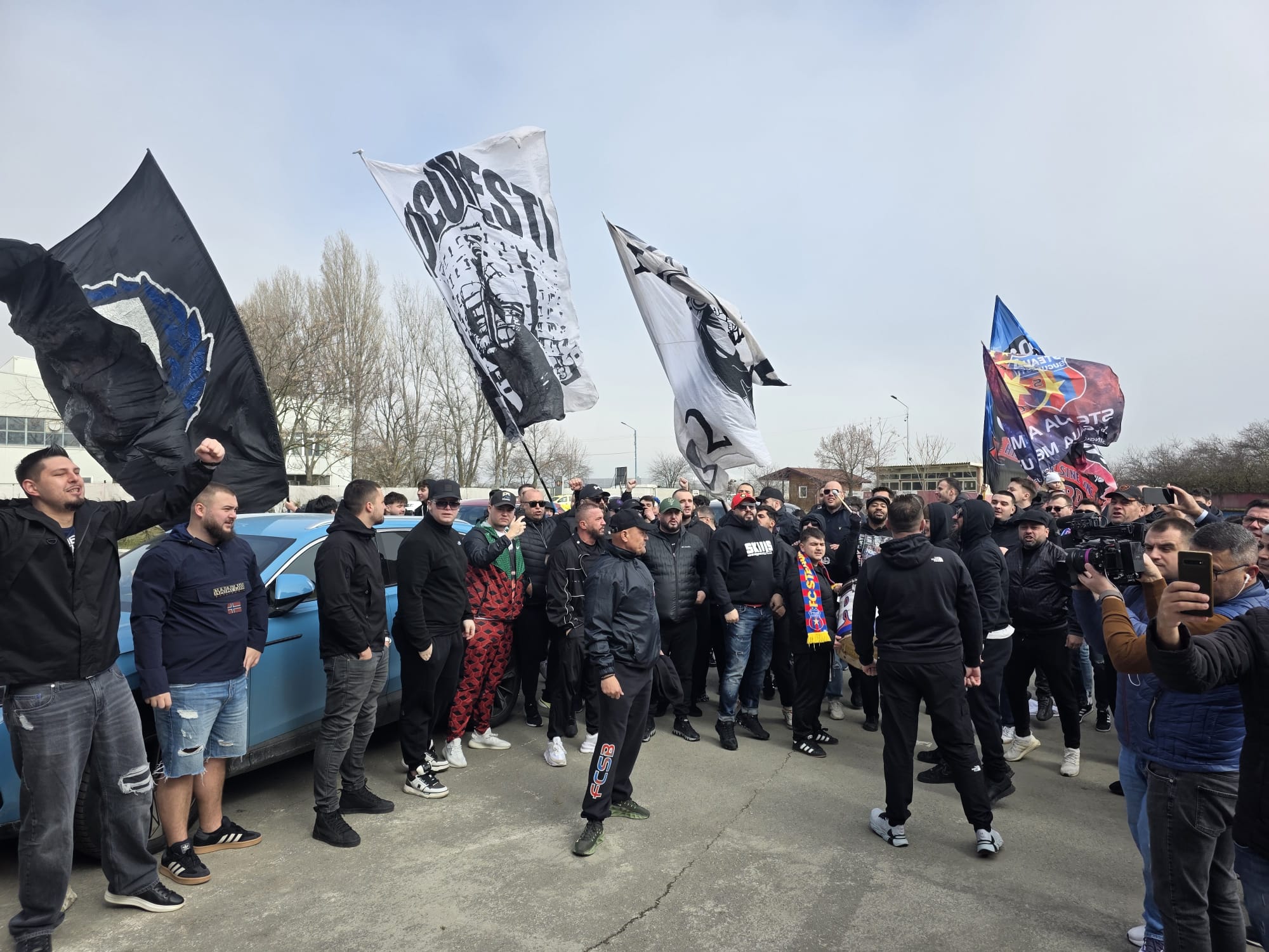Mirel Rădoi, discurs în faţa fanilor FCSB. Primire emoţionantă cu torţe şi cântece la baza FCSB