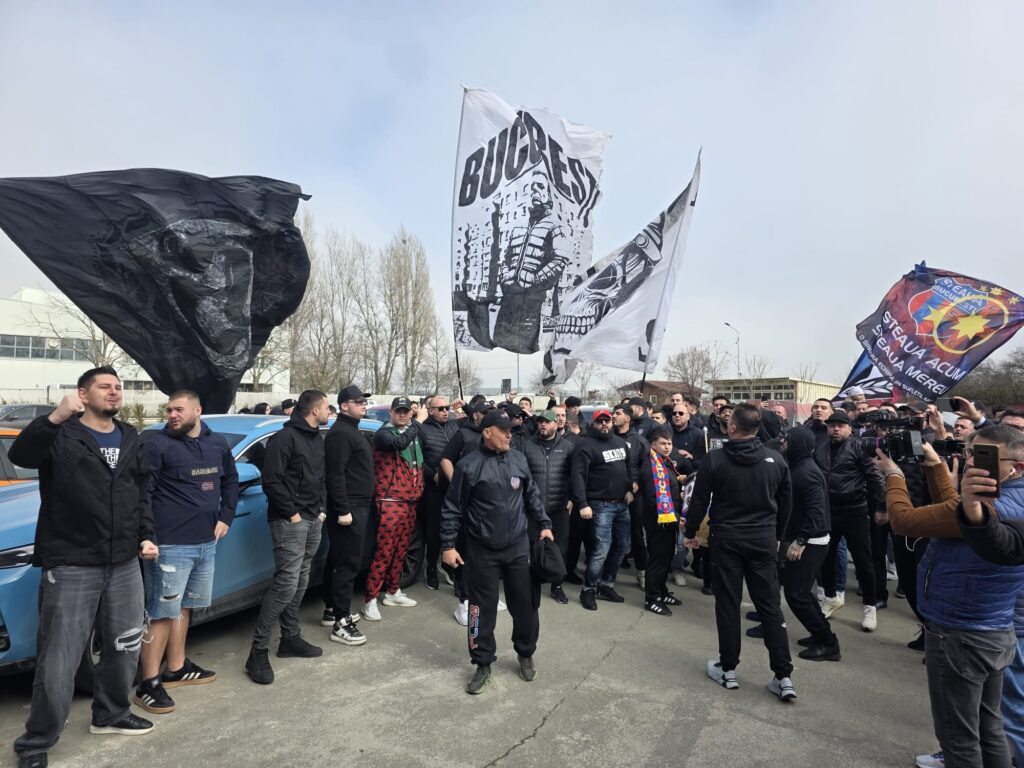 Mirel Rădoi, discurs în faţa fanilor FCSB. Primire emoţionantă cu torţe şi cântece la baza FCSB