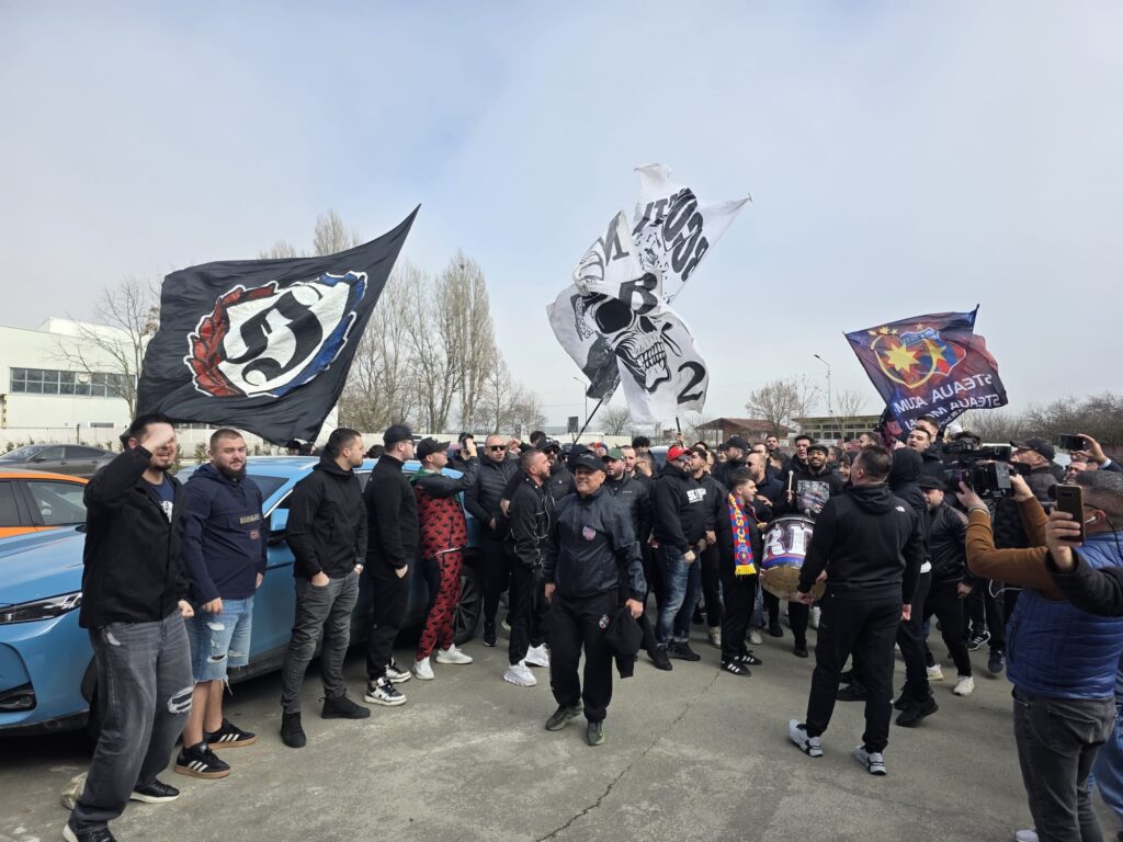 Mirel Rădoi, discurs în faţa fanilor FCSB. Primire emoţionantă cu torţe şi cântece la baza FCSB