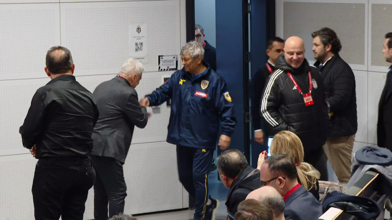 Turcii i-au pupat mâna lui Mircea Lucescu. Primit regeşte la conferinţa de presă