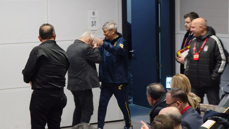 Turcii i-au pupat mâna lui Mircea Lucescu. Primit regeşte la conferinţa de presă