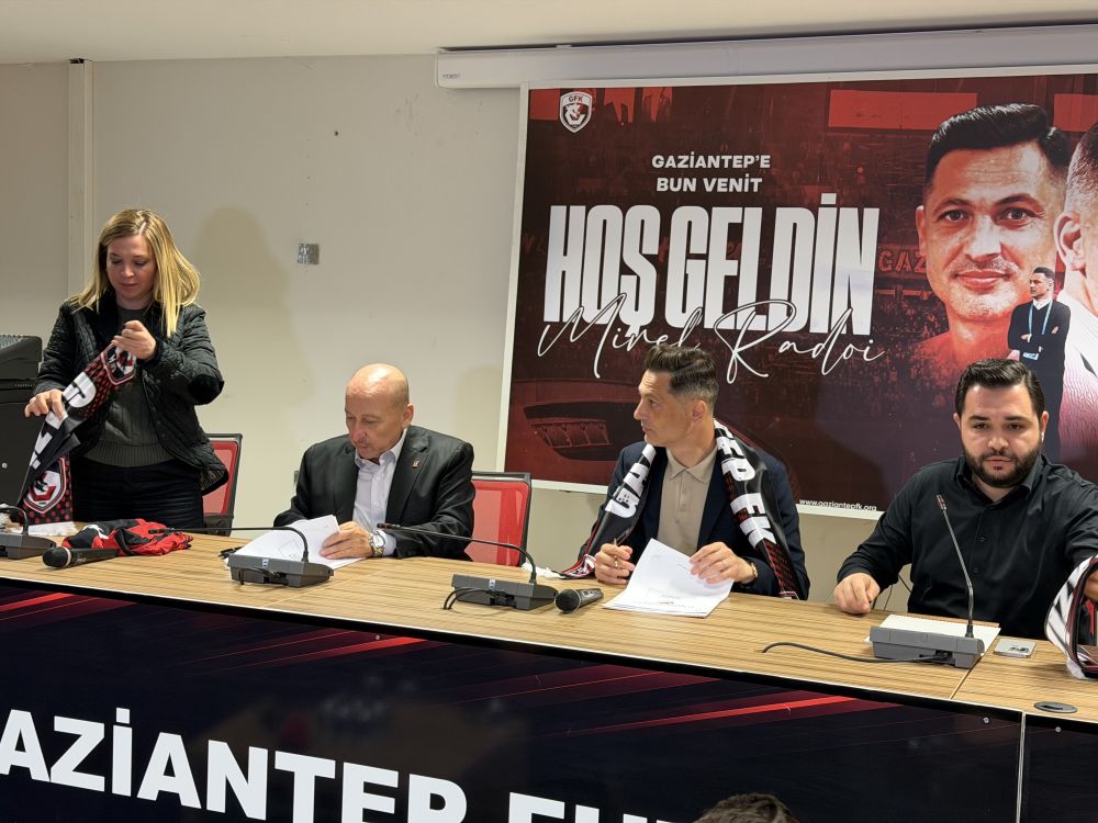 Oficial! Rădoi a semnat cu Gaziantep. Moment fără precedent la conferință: „Vă mulțumesc pentru Lucescu”