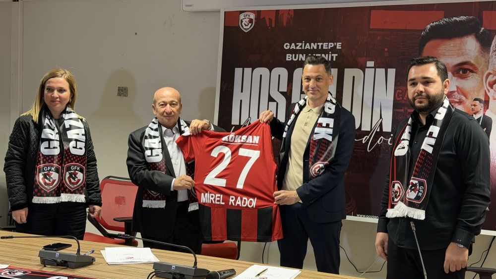 Oficial! Rădoi a semnat cu Gaziantep. Moment fără precedent la conferință: „Vă mulțumesc pentru Lucescu”