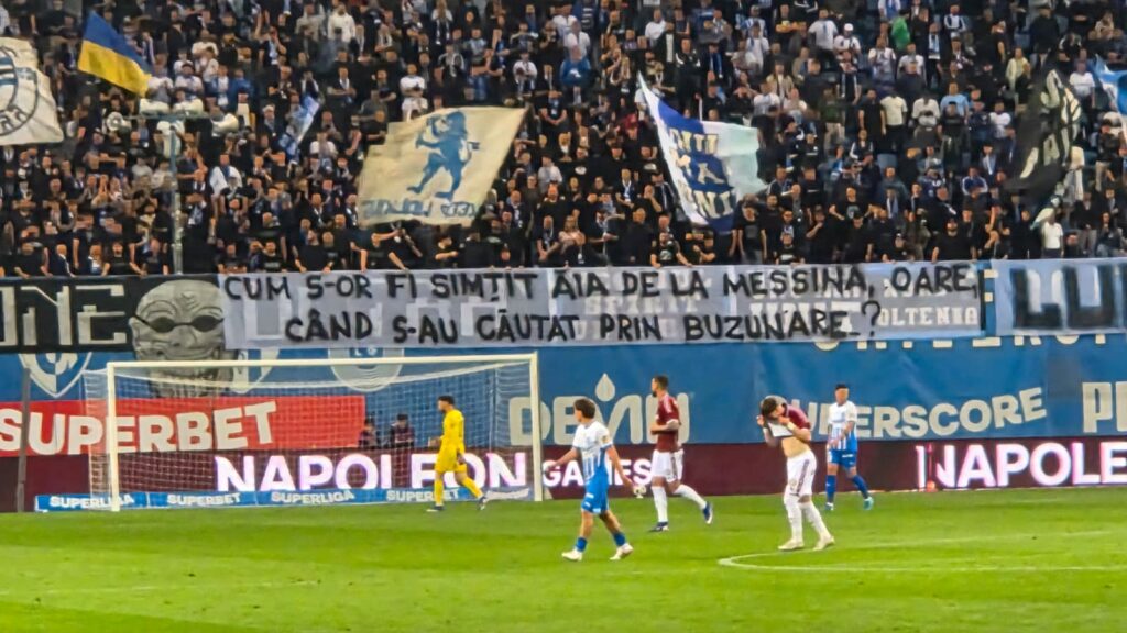 Mesaje rasiste afişate de suporterii Craiovei la meciul cu Rapid