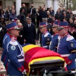 Sicriul cu trupul neînsufleţit al lui Mircea Lucescu a părăsit Biserica Sfântul Elefterie