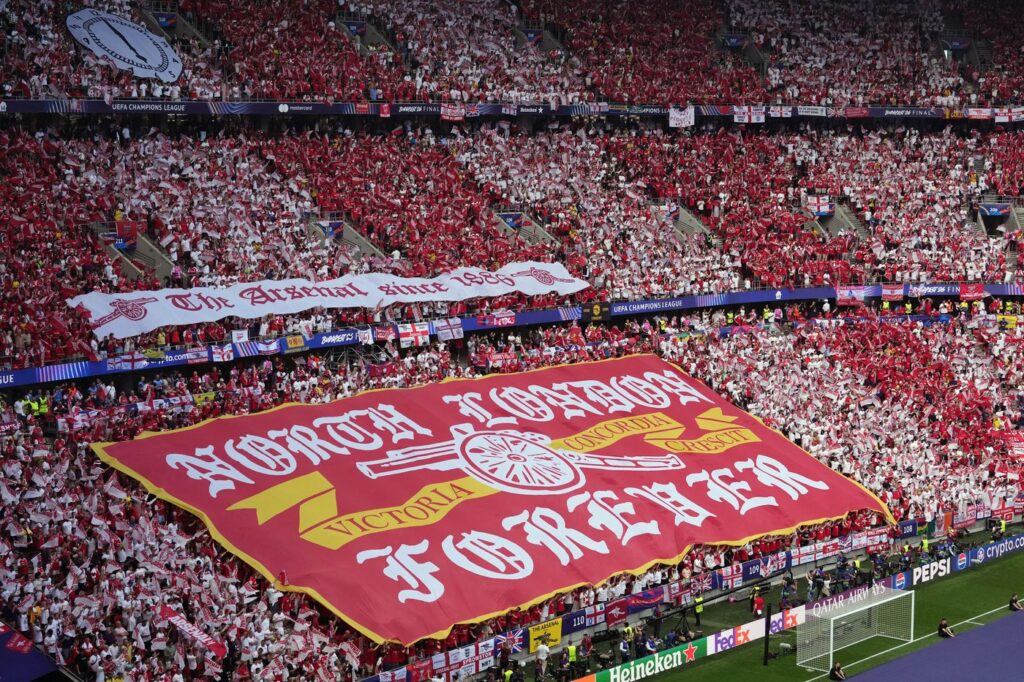 Atmosferă superbă la finala Champions League! Fanii lui PSG şi Arsenal au umplut stadionul din Budapesta