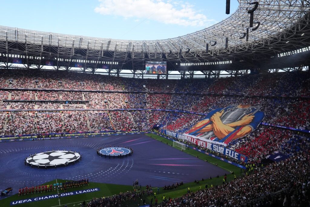 Atmosferă superbă la finala Champions League! Fanii lui PSG şi Arsenal au umplut stadionul din Budapesta