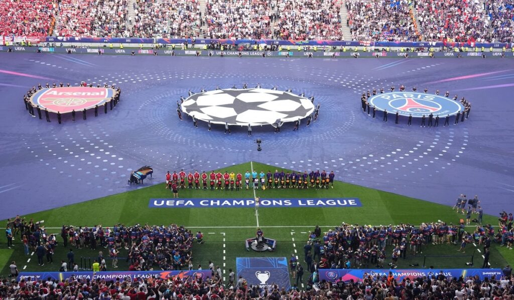 Atmosferă superbă la finala Champions League! Fanii lui PSG şi Arsenal au umplut stadionul din Budapesta