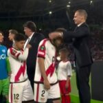 Momentul în care Andrei Raţiu a primit medalia de la Ceferin, după finala pierdută de Rayo! Cum a fost surprins românul