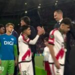 Momentul în care Andrei Raţiu a primit medalia de la Ceferin, după finala pierdută de Rayo! Cum a fost surprins românul