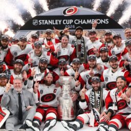 Carolina Hurricanes a câştigat Cupa Stanley după 20 de ani! 3-0 cu Vegas Golden Knights, în meciul 6