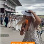 Prezentatorea TV a arătat mai mult decât și-ar fi dorit, chiar în direct! „O mică problemă cu rochia”