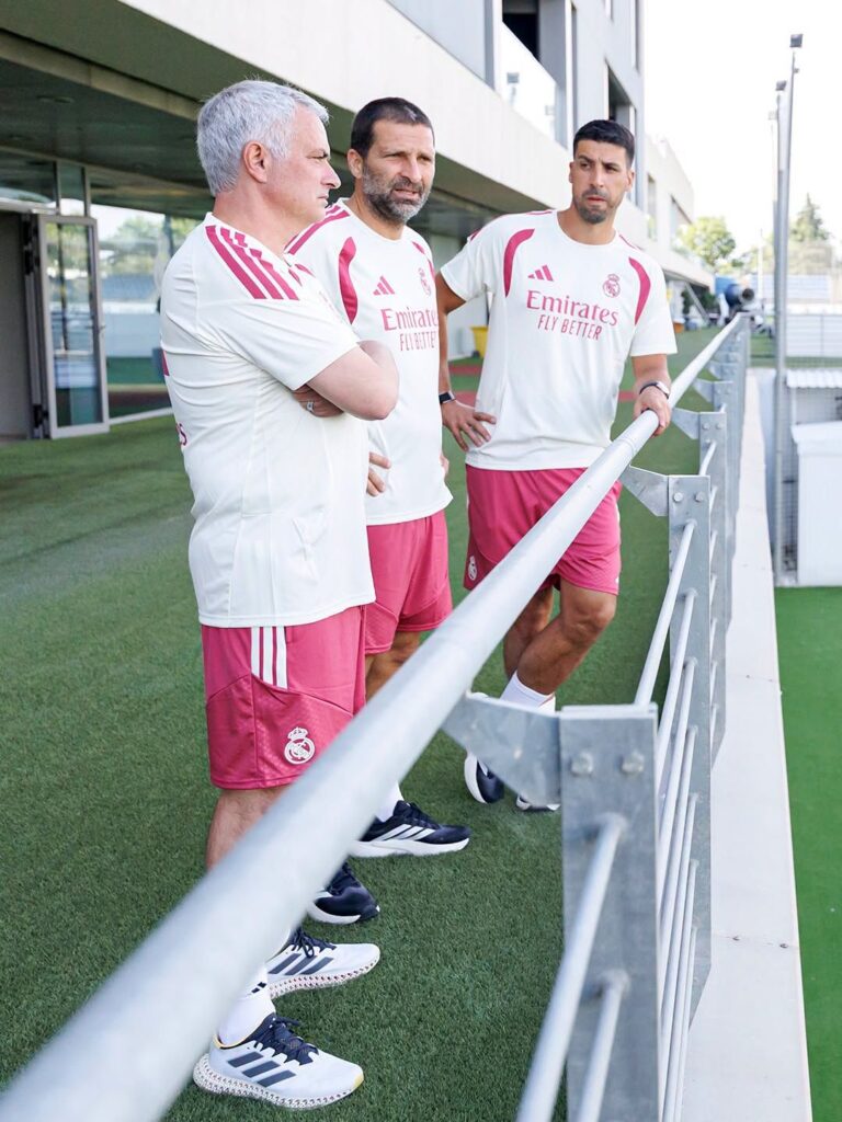 Jose Mourinho şi-a început oficial al doilea mandat pe banca lui Real Madrid! Imagini cu „The Special One”