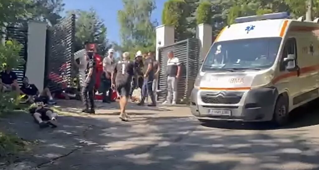 Microbuzul cu jucători de la Dinamo 2, accident rutier grav: un decedat! Adrian Ropotan are fracturi deschise