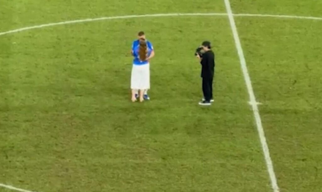 Jucătorul de la FCSB care a trecut repede peste ruşinea cu Auda! A dansat şi a făcut o şedinţă foto pe gazonul din Ghencea