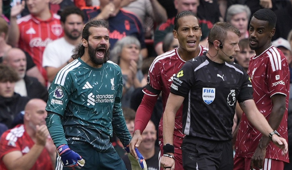Alisson, în timpul meciului Liverpool - Nottingham