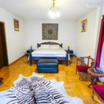 Câți bani cere Cornel Dinu pentru o vilă la Sinaia cu 6 camere și 7 băi