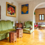 Câți bani cere Cornel Dinu pentru o vilă la Sinaia cu 6 camere și 7 băi