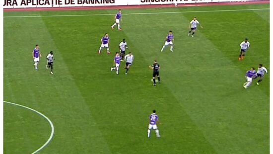 Faza cum rar se vede: gol anulat în U Cluj – FC Argeş după ce arbitrul a atins mingea!