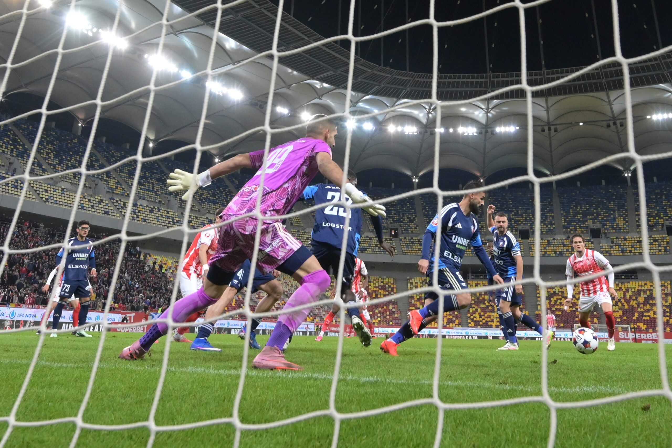 Ioannis Anestis, Enriko Papa, Andrei George Miron si Castillo Martin Pascual in meciul dintre Dinamo Bucuresti si FC Botosani / SPORT PICTURES