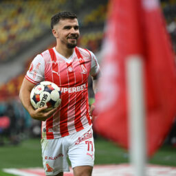 Armstrong le-a spus totul scoțienilor despre viața la Dinamo: „Cel mai mare club din România! Fani nebuni!” Ce spune de Liga 1