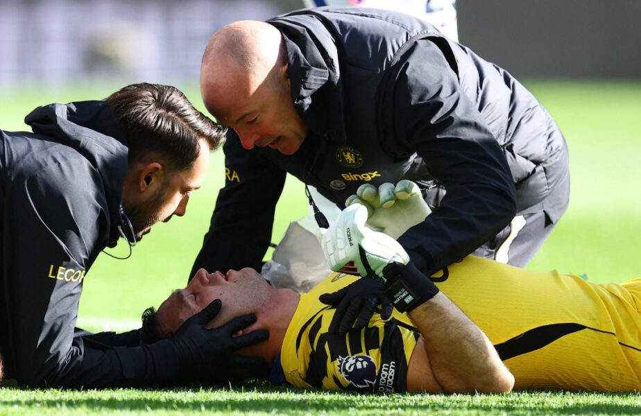 Emiliano Martinez, operat de urgență după ciocnirea violentă din meciul cu Everton! Primul mesaj al portarului