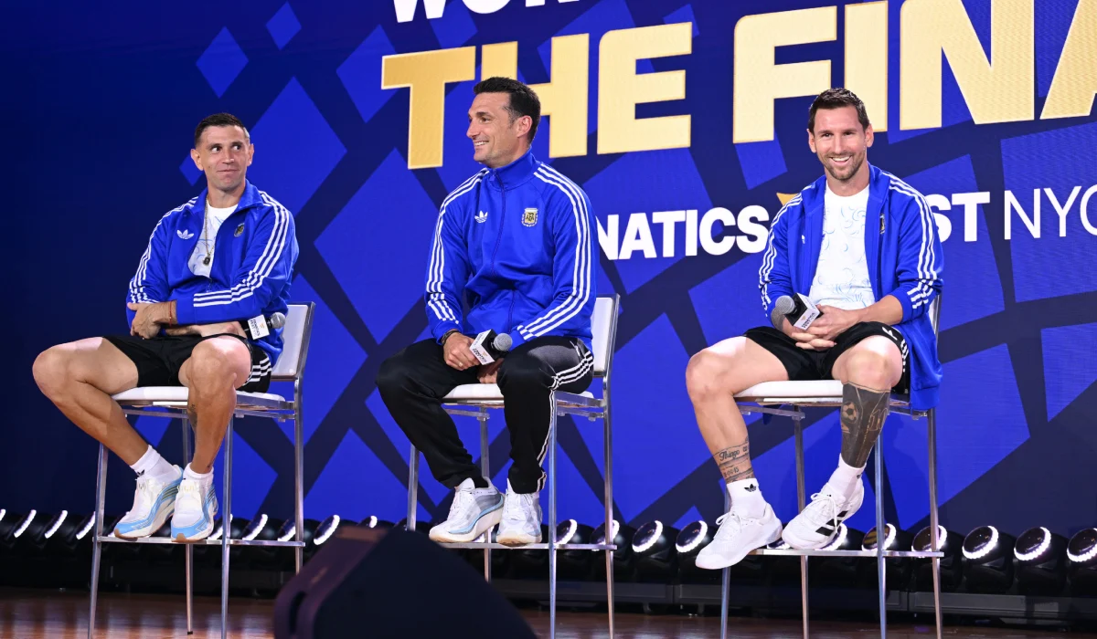 Emiliano Martinez, Lionel Scaloni și Lionel Messi