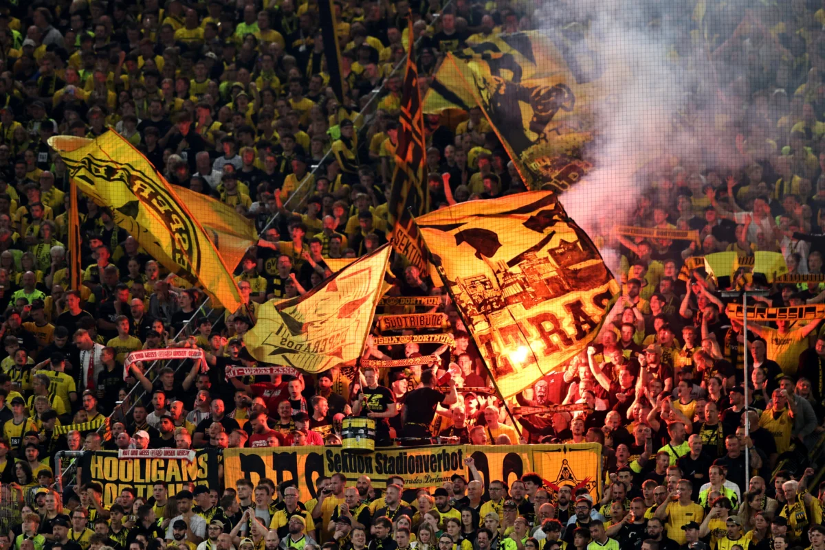 Borussia Dortmund a anunțat o metodă inovatoare prin care să reducă utilizarea telefonului mobil pe stadion / Getty Images