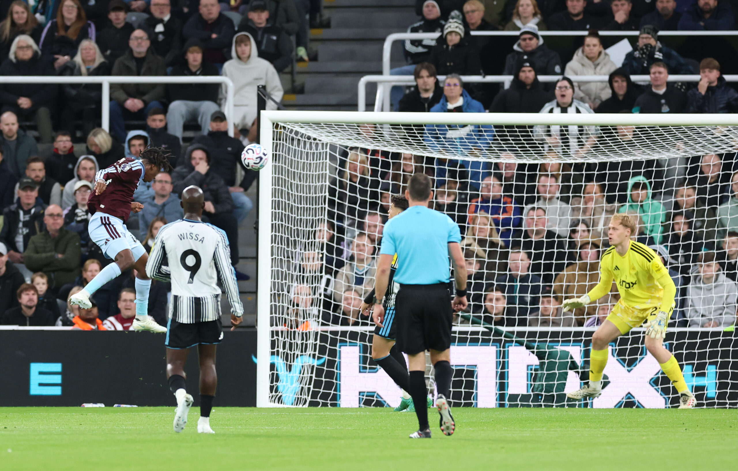 Johan Manzambi a marcat unicul gol pentru Aston Villa în victoria de pe terenul lui Newcastle / Getty Images