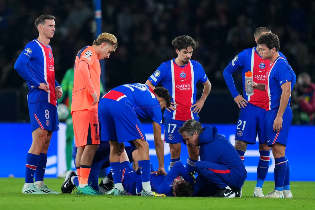 Khvicha Kvaratskhelia riscă să rateze până la 12 luni dacă se va confirma ruptura de ligamente / Getty Images