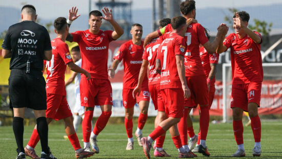 FC Bacău – Gloria Bistrița 3-0. Un nou succes spectaculos pentru echipa fraților Pavăl! Neînvinși pe teren propriu de 6 luni