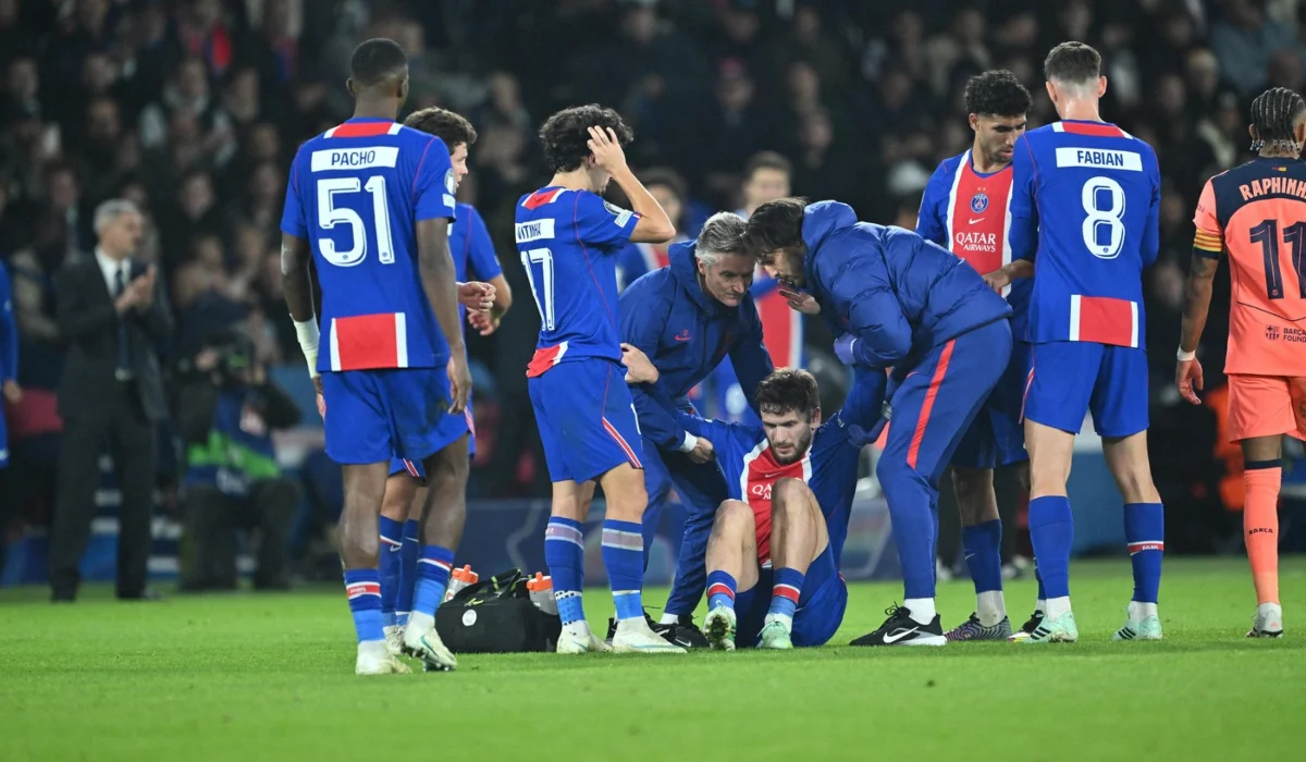 Khvicha Kvaratskhelia în PSG - Barcelona