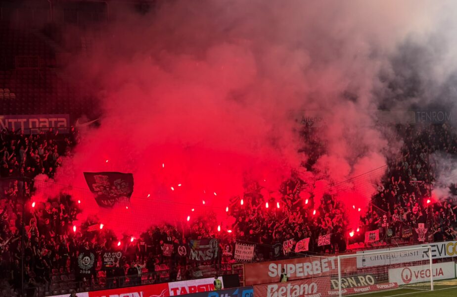 Atmosferă superbă la CFR Cluj – U Cluj! Ultraşii au făcut spectacol şi au aprins zeci de torţe