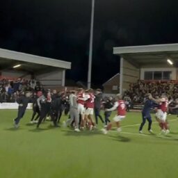 Rezultat șoc în Cupa Ligii! Arsenal, eliminată de o echipă din liga a patra! Fanii au invadat terenul
