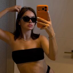 Soţia milionarului celebru care s-a căsătorit în trening e acuzată de blasfemie: „Sfântul e la locul lui”