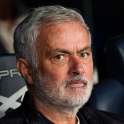 Aroganţa supremă a lui Jose Mourinho! Le-a dedicat victoria fanilor Barcelonei care nu l-au lăsat să doarmă. „Vă îmbrăţişez”