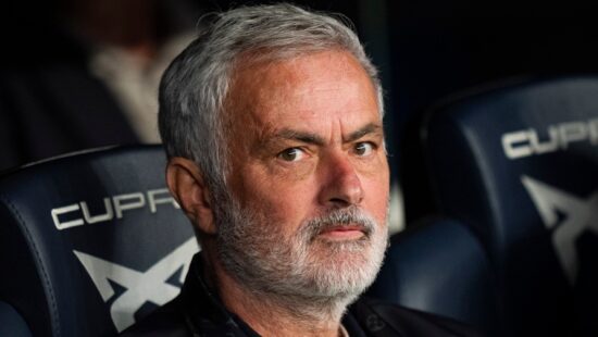 Aroganţa supremă a lui Jose Mourinho! Le-a dedicat victoria fanilor Barcelonei care nu l-au lăsat să doarmă. „Vă îmbrăţişez”