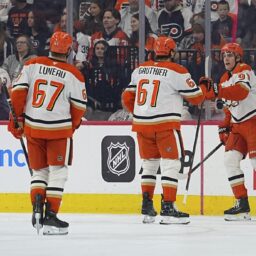 Anaheim Ducks – Philadelphia Flyers 5-4. „Răţuştele” au încheiat seria de 5 înfrângeri la rând