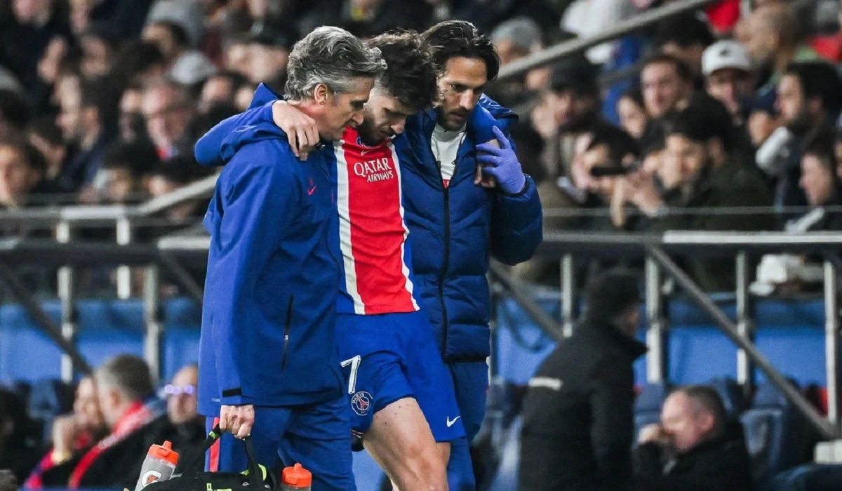 Khvicha Kvaratskhelia în PSG - Barcelona