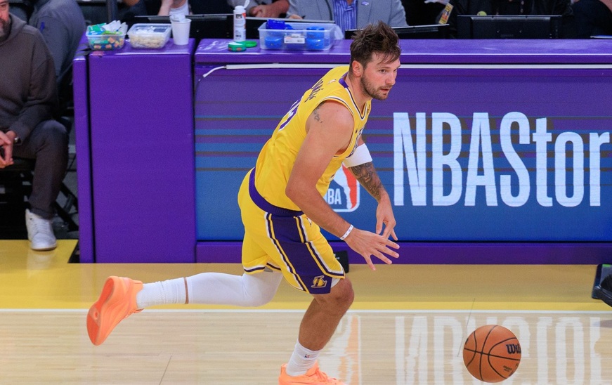 Luka Doncic a făcut show şi Los Angeles Lakers a învins-o pe Golden State Warriors